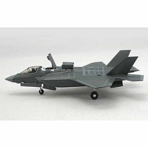 F-toys F-35A閃電II 1/144