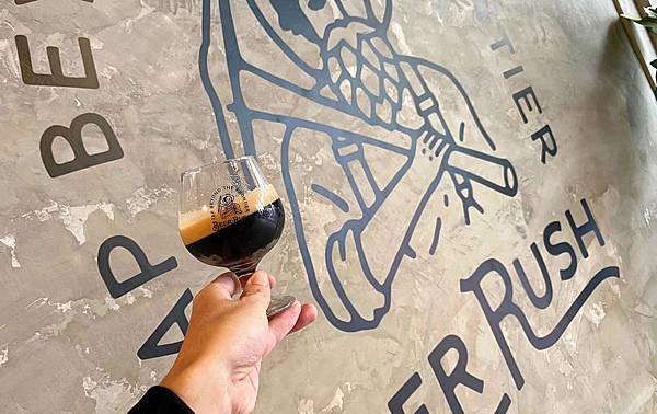 淘啤樂Beer Rush Taproom|東區精釀啤酒推薦|國父紀念館站。光復南路深夜小酒館。超強精釀啤酒選品店!每次喝每次都有不同的驚喜!
