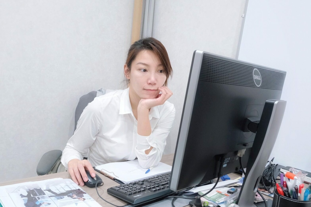职场穿搭推荐,SIMURGH台湾制造Sù-Si 舒仕装,新鲜人上班穿搭