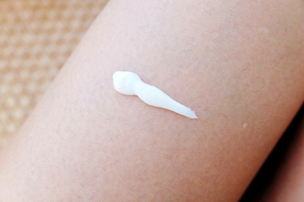 评比｜美白霜有用吗？改善暗沉这瓶＿最有效！安美诺美白修护霜/