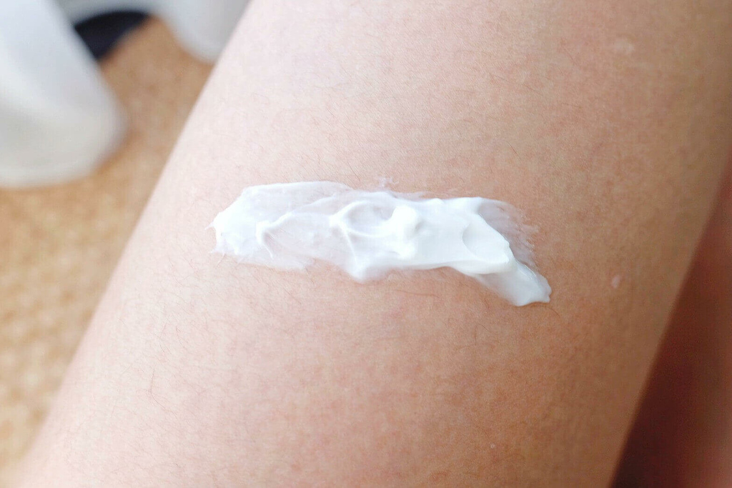 评比｜美白霜有用吗？改善暗沉这瓶＿最有效！安美诺美白修护霜/