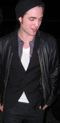 20090418-Robert Pattinson in Metropole6.jpg