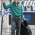 20090508-Peter Facinelli at the airport.jpg