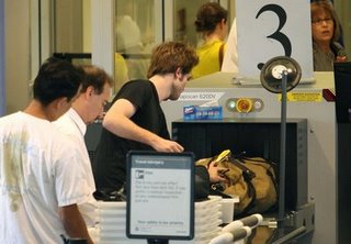 20090510-Rob leaves LA-13-320x222.jpg