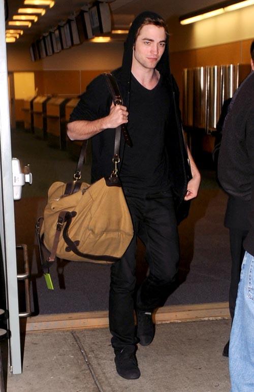 20090510-Rob-Arrives Back in Vancouver-02-500x772.jpg