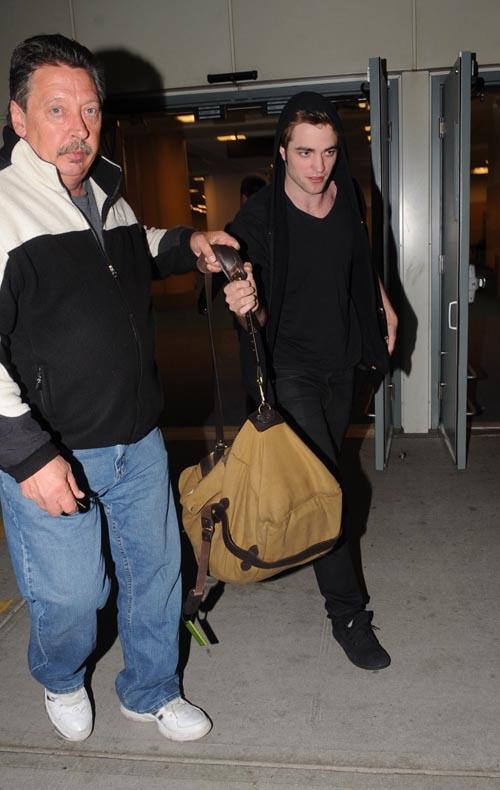 20090510-Rob-Arrives Back in Vancouver-03-500x790.jpg