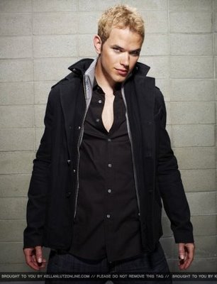 20090512-Kellan Lutz Hollywood Life photo shoot-01.jpg