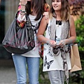 20090516- Selena &Taylor-sis.jpg