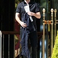 20090519-Rob Leaving Hotel at Cannes-04.jpg