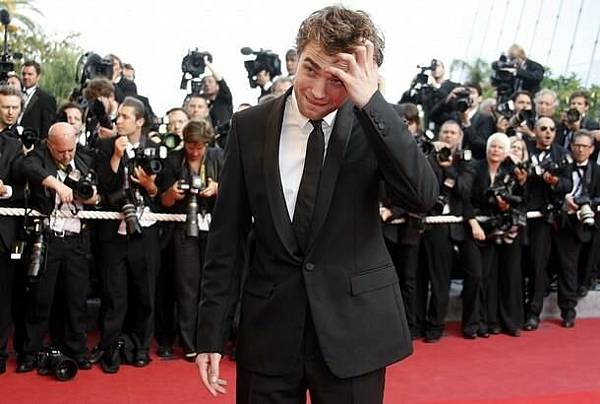 20090520-Robert Pattinson on the Red-06.jpg