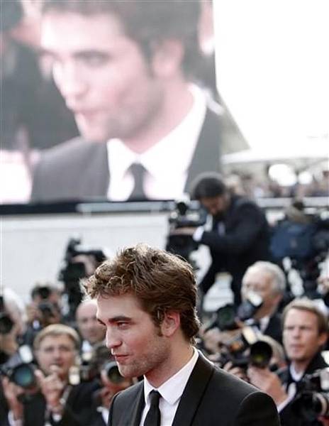 20090520-Robert Pattinson on the Red-10.jpg