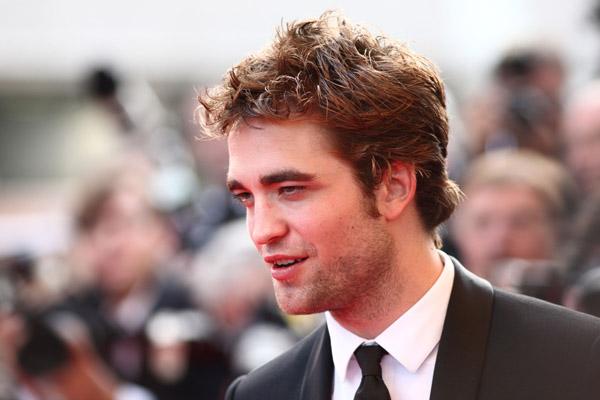 20090520-Robert Pattinson on the Red-01 Carpet-0.jpg