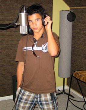 20090716-Taylor Lautner-NEWS-09.jpg