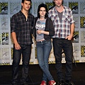 20090723-new moon-comic-con-02-30-07.jpg