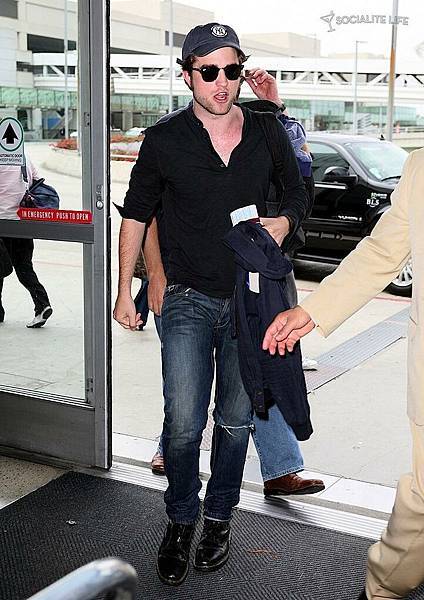 20090726-Rob in LAX-03-.jpg