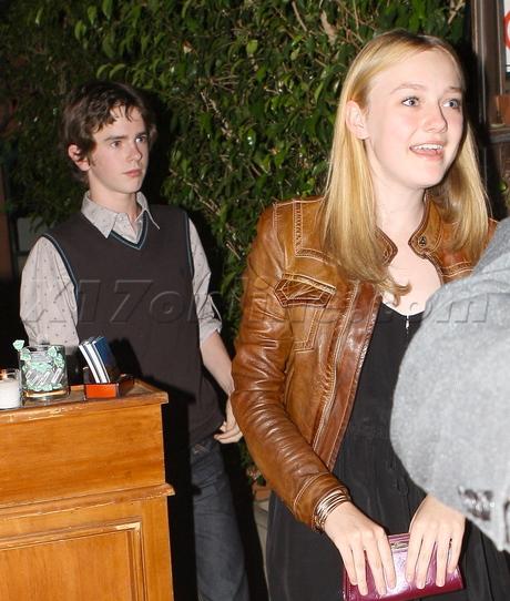 20090725-Dakota Fanning + Freddie Highmore-05.jpg