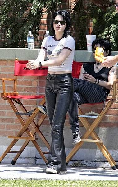 20090730-Kristen Stewart Set The Runaways -03.jpg