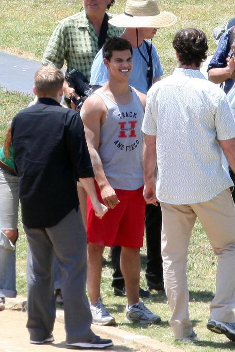 20090730-Taylor Lautner Set Valentine's Day-06.JPG