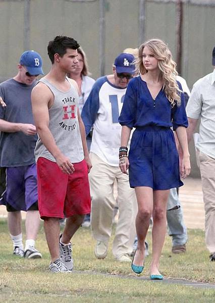 20090730-Taylor Lautner Set Valentine's Day-08.JPG