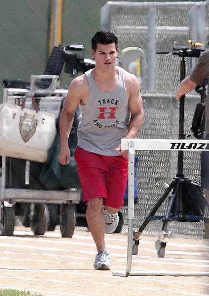 20090730-Taylor Lautner Set Valentine's Day-15.JPG