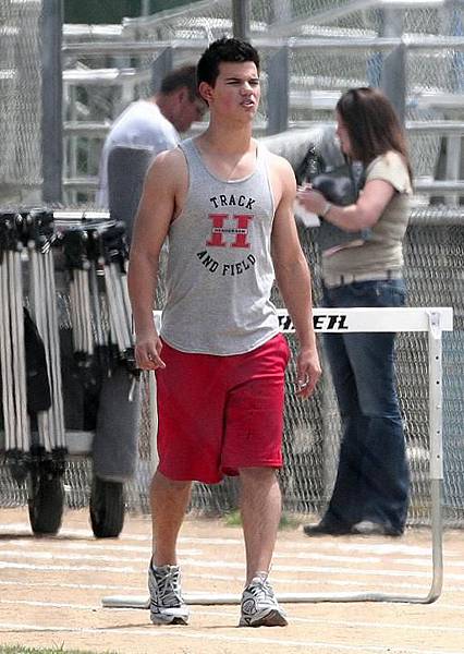 20090730-Taylor Lautner Set Valentine's Day-22.JPG