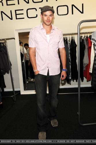 20090730-Kellan at the French Connection Fall and Holiday ‘09-05.jpg