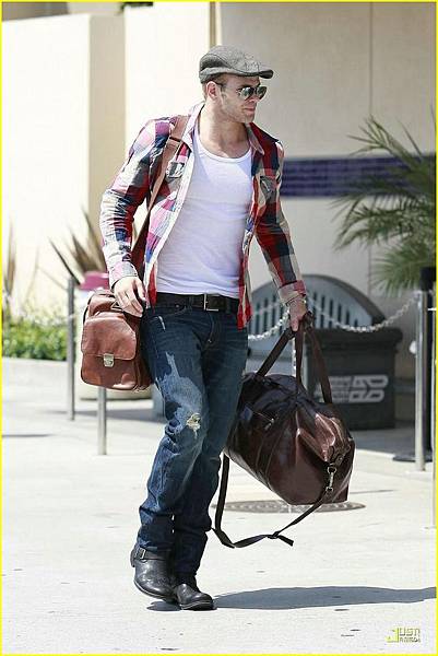 20090731-Kellan Lutz at Bob Hope Airport-03.jpg