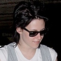 20090804-Kristen leaving a medical building-09.jpg