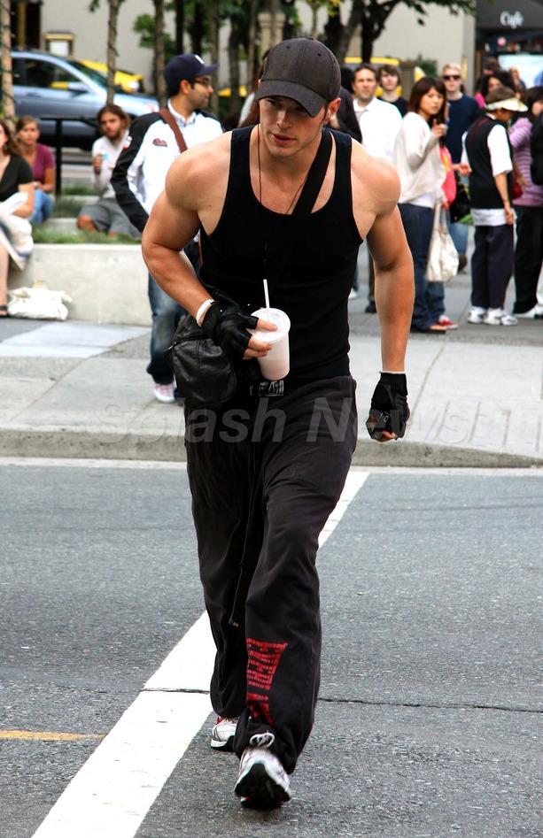 20090806-kellan lutz-08.jpg