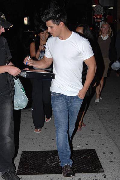 20090806-Taylor out for dinner -04.jpg