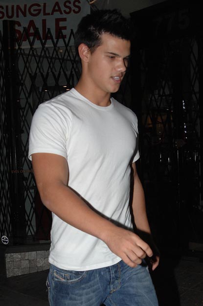 20090806-Taylor out for dinner -06.jpg