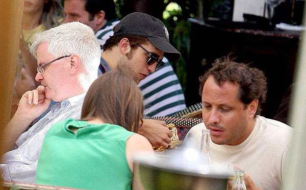 20090807-Rob in Chateau Marmont-13.JPG