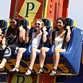 20090802-Dakota Fanning & friends at the Santa Monica Pier-01.JPG