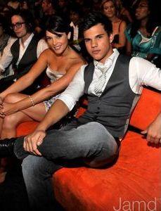 20090809-Twilight cast-Teen Choice Awards 2009-32.jpg