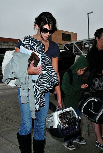 20090810-Ashley Greene at LAX-08.JPG