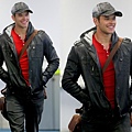 20080811-Taylor Lautner & Kellan Lutz  in Vancouver-07.JPG