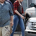 20090819-Kristen Stewart Leaving the Set-16-1.JPG