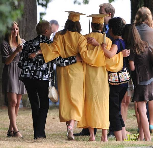 20090828-Kristen films the graduation scene in  Eclipse-01x.JPG