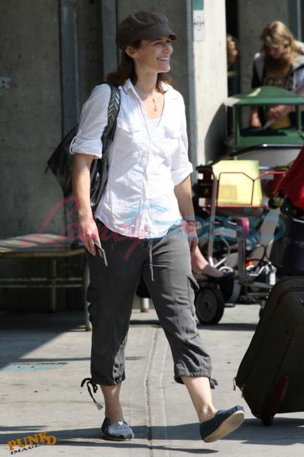 20090830-Sarah Clarke spotted in Vancouver-04.jpg