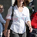 20090830-Sarah Clarke spotted in Vancouver-06.jpg