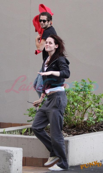 20090425-kristen-Michael Angarano In Vancouver-17