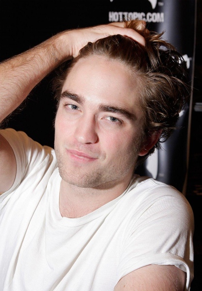 Robert Pattinson Scott Weiner3.jpg