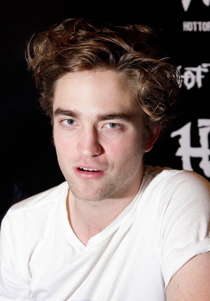 Robert Pattinson Scott Weiner5.jpg