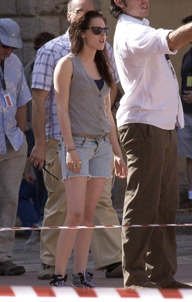 20090524-Kristen Out in Italy-03.jpg