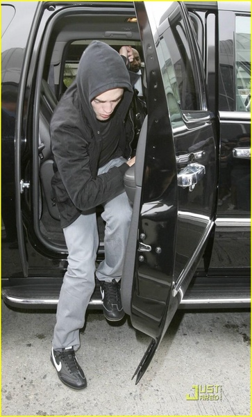 20090601-Rob in LAX-01.jpg