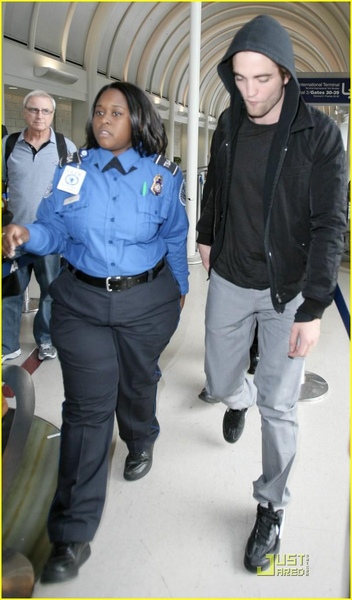 20090601-Rob in LAX-05.jpg