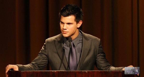 20090627-Taylor Lautner in 2009 Vision Award -04.JPG