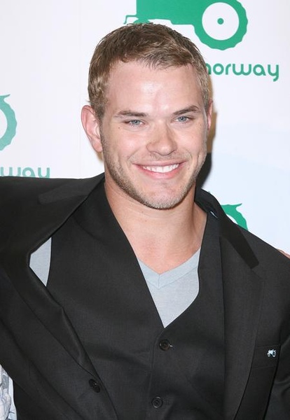 20090708-Kellan Lutz in Beverly Hills -07.jpg