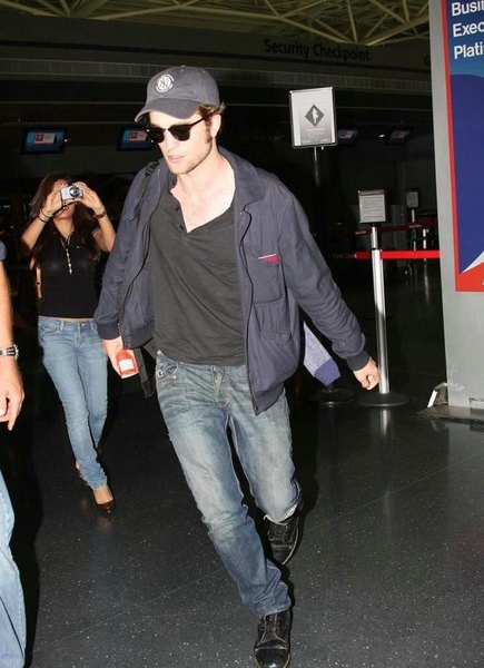 20090726-Rob in JFK-27.JPG