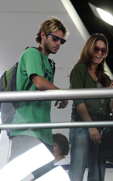 20090803-Nikki Reed& Paris Latsis arrived to Vancouver-10.jpg